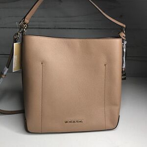 Michael Kors Hayes Bucket Shoulder NWT